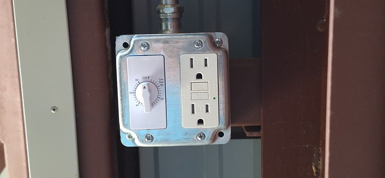 Trickle charge power outlet option